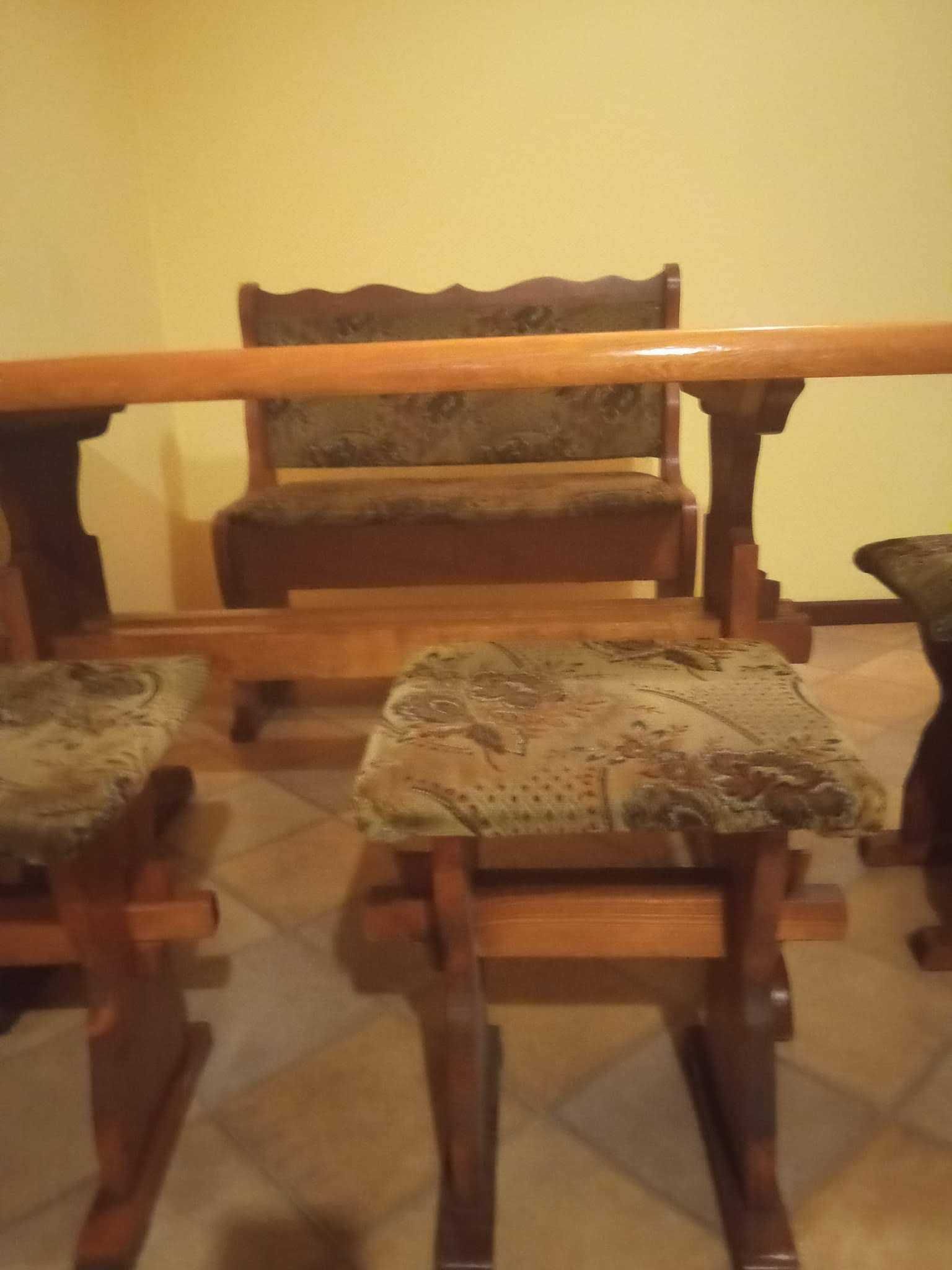 Stół z ławą i taboretami
