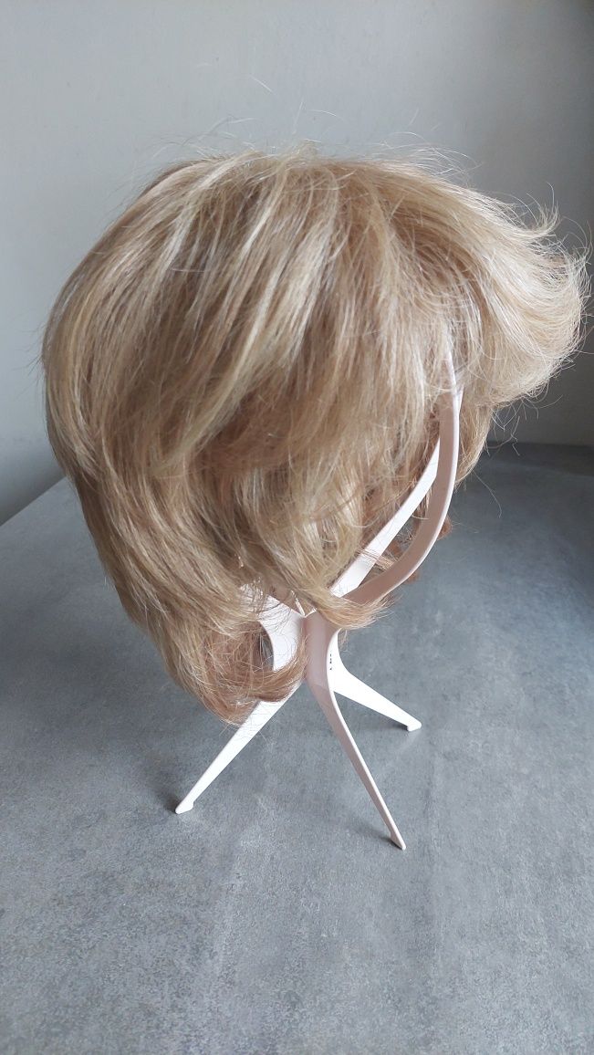 Peruka blond firma Rokoko