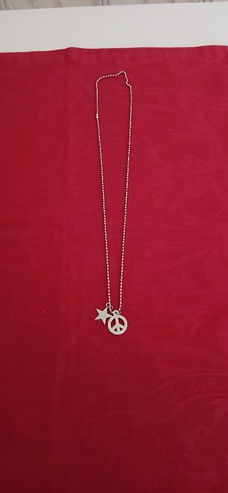 Colar comprido estrela e simbolo da Paz