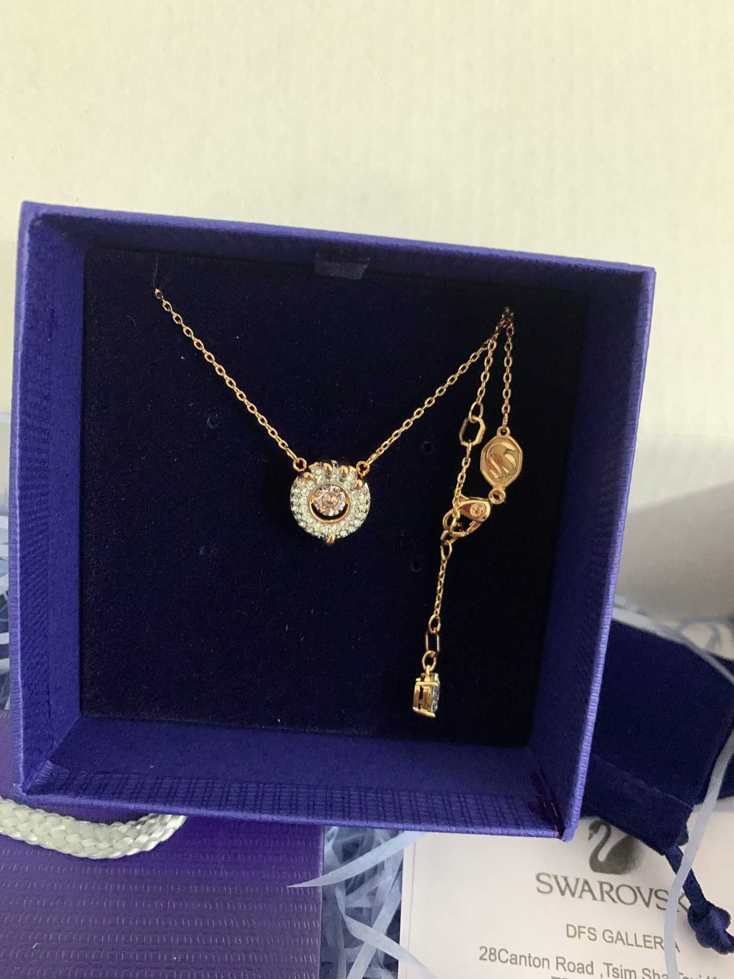 Zupełnie nowy, nieotwierany naszyjnik Swarovski