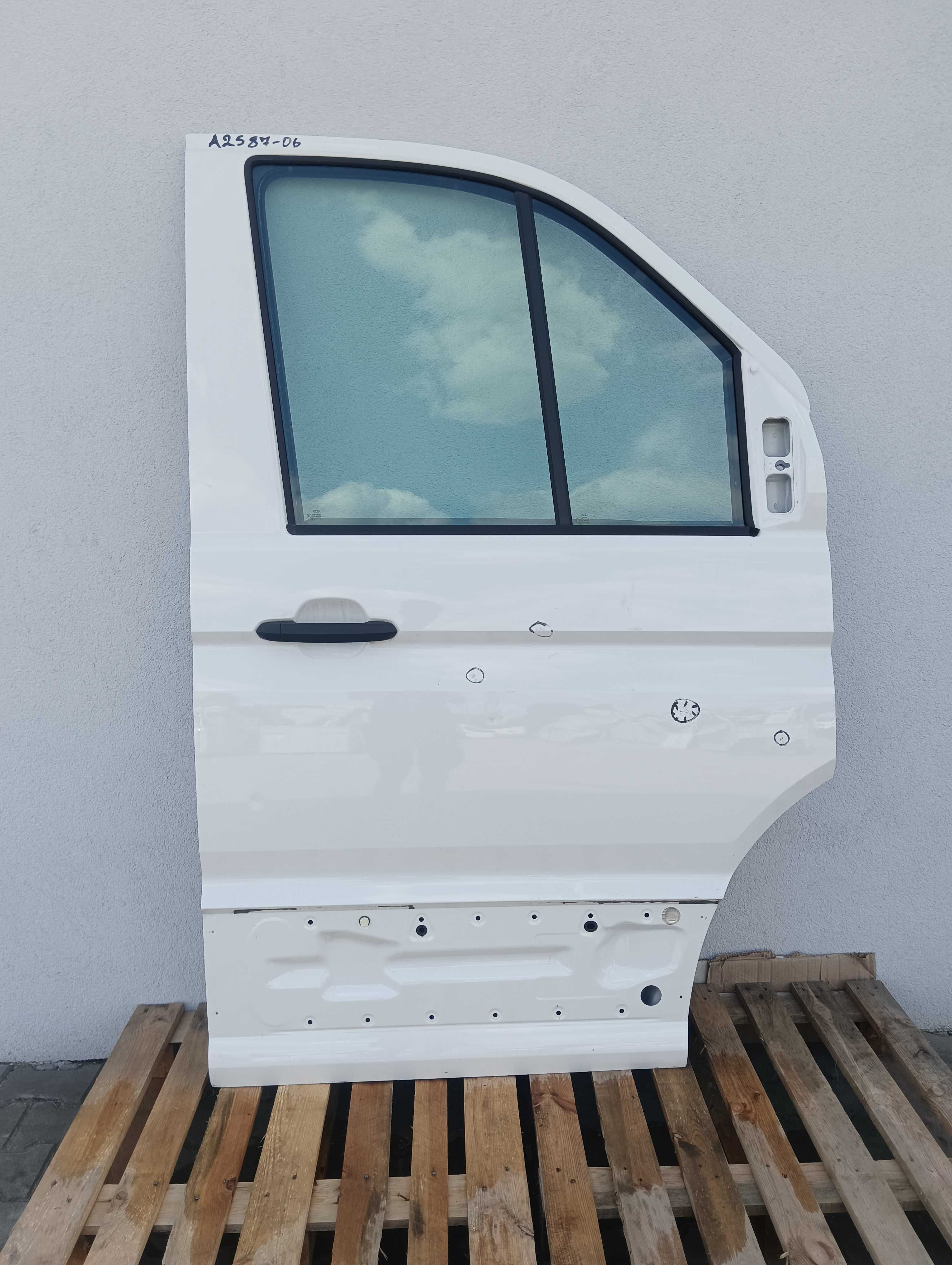 Drzwi Przednie Prawe  VW CRAFTER II 2017 MAN TGE białe A2587-06