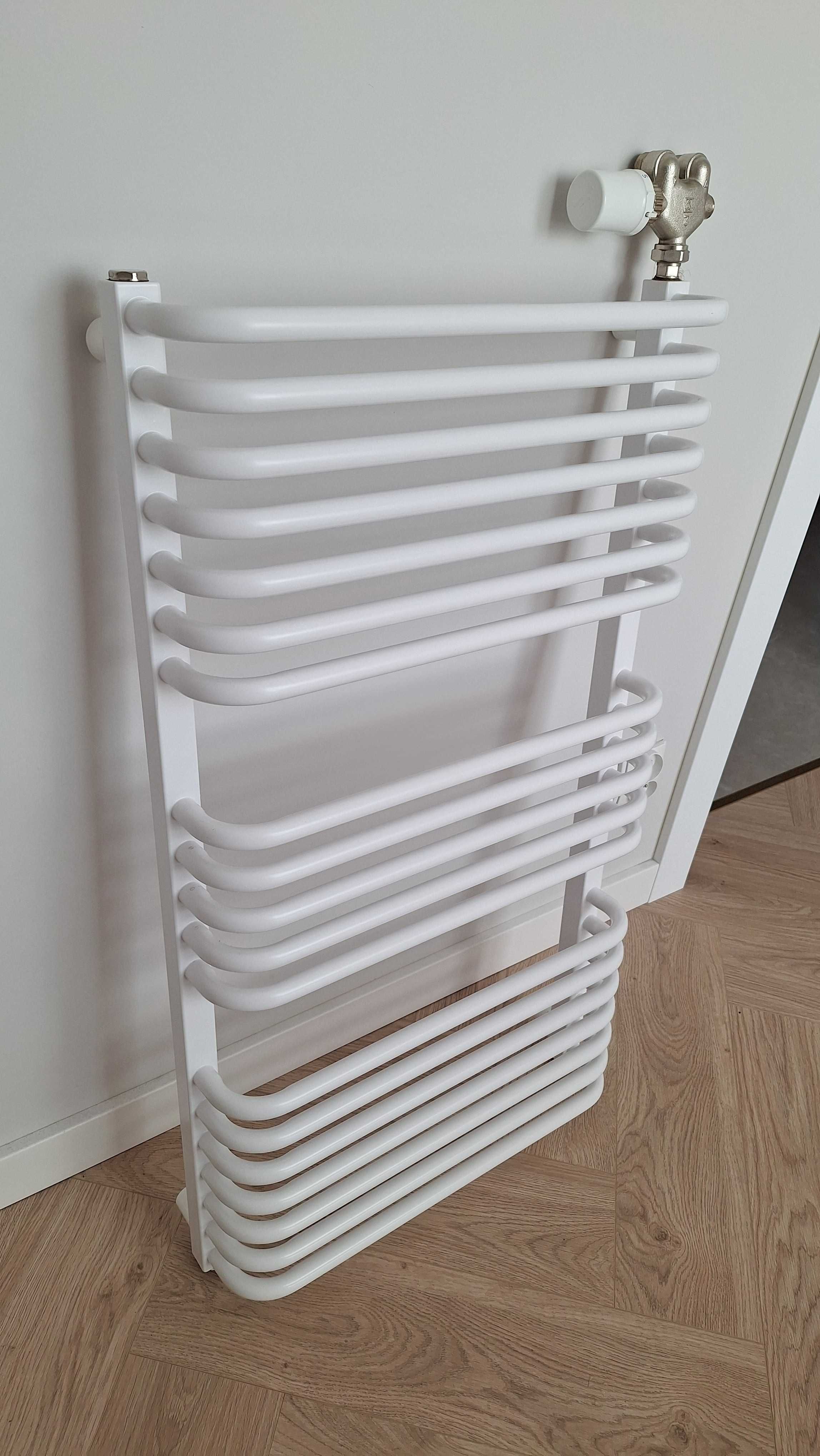 Grzejnik łazienkowy Enix Aster A 500x776 452W biały + zawór Herz