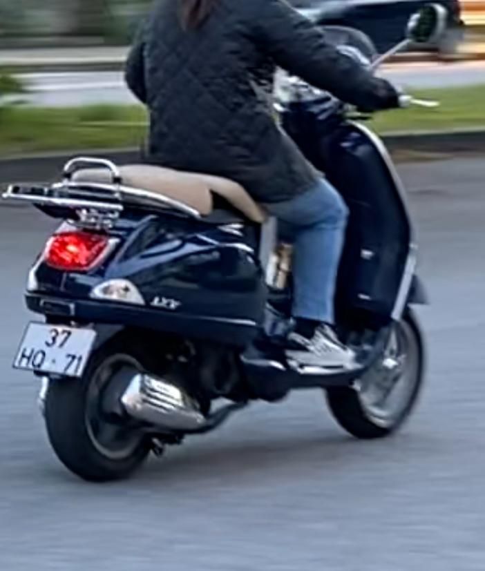 Vespa LXV 125 azul só 3000kms