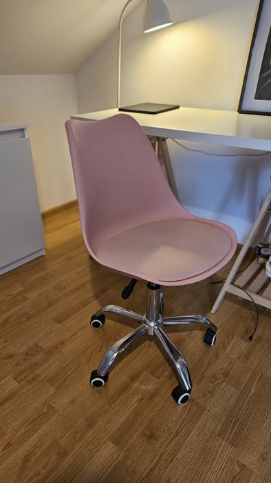 Fotel regulowany obrotowy biurowy na kółkach