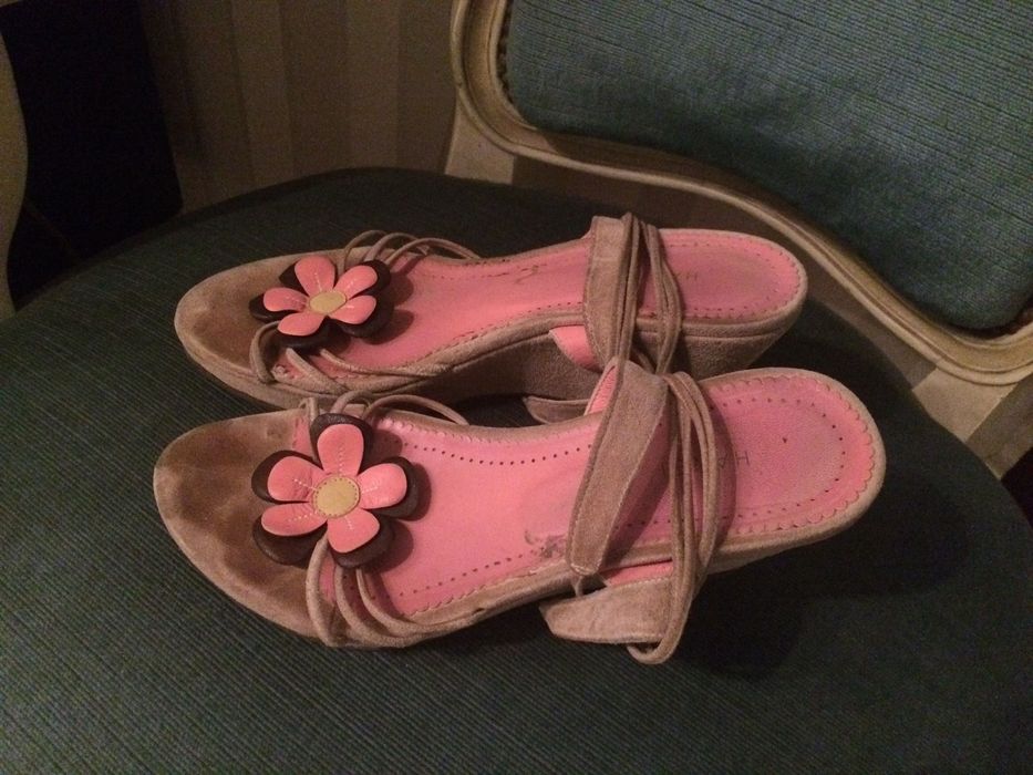 Sandálias como novas super giras de atar a perna