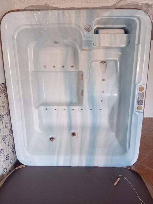 Jacuzzi trazido da Suíça