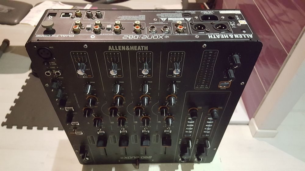 Mesa de mistura profissional Allen Heath db2