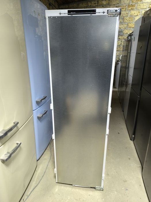 Вбудовуваний холодильник Miele K 7747 C