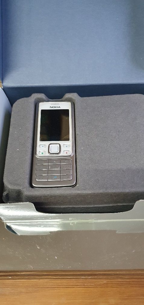 Nokia 6300  , biała  .