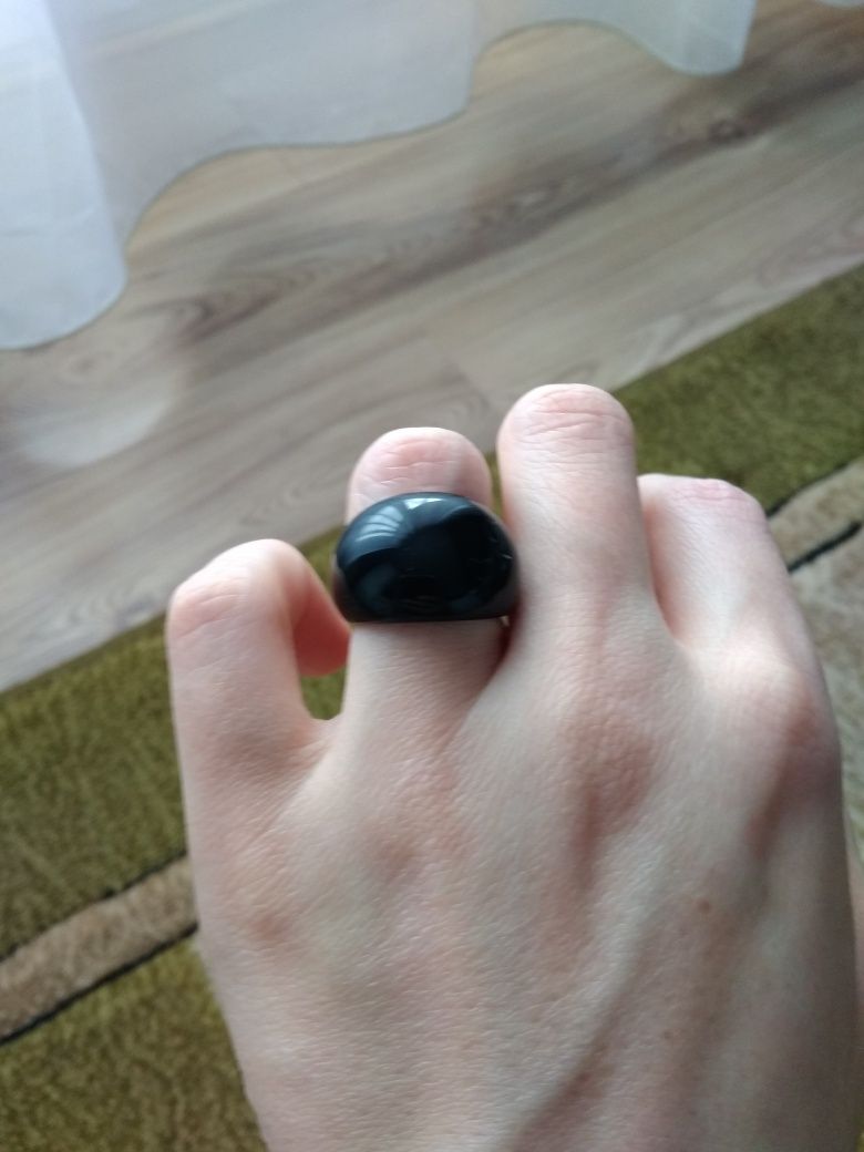 Nowy pierścionek czarny