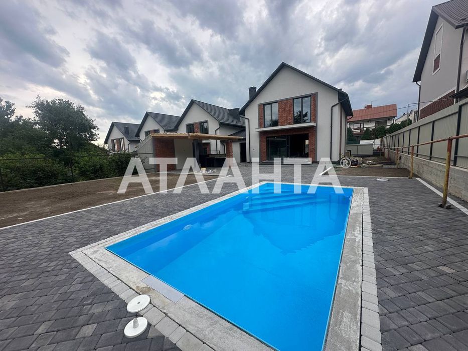 Будинок, 5хв від Майдану, 6 соток, басейн, альтанка та гараж