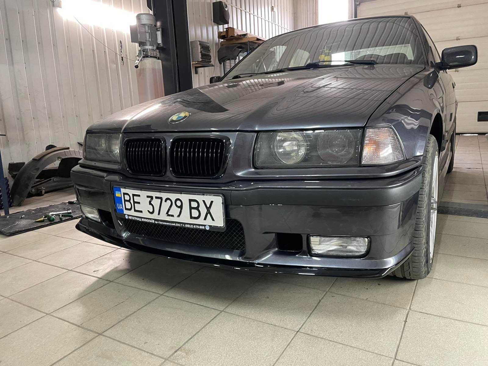 Решётка (лезвия/гриль) переднего М бампера для BMW E36 51 11 2 233 870