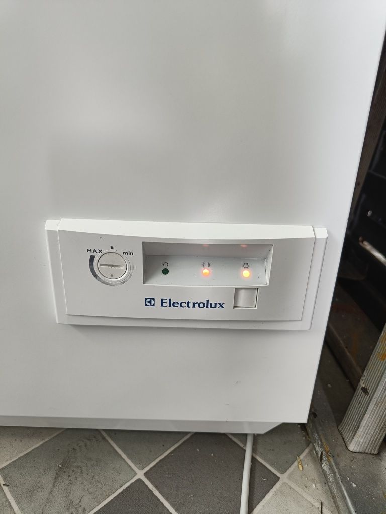 Sprzedam zamrażarkę skrzyniowa Electrolux Model ECM 1955/BMI 190