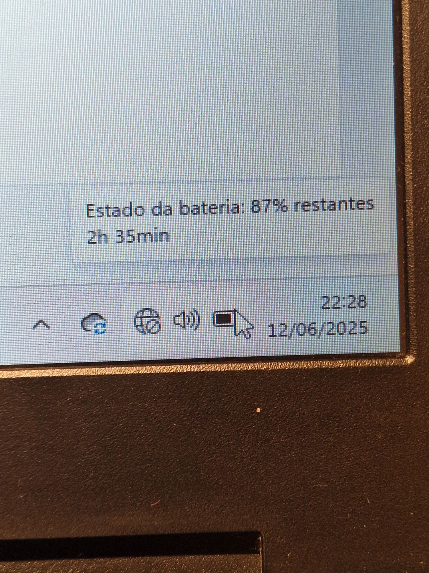 Portátil Lenovo - Windows 11- Intel Core i5 - Ecrã Led - Ram 8 Gb.
