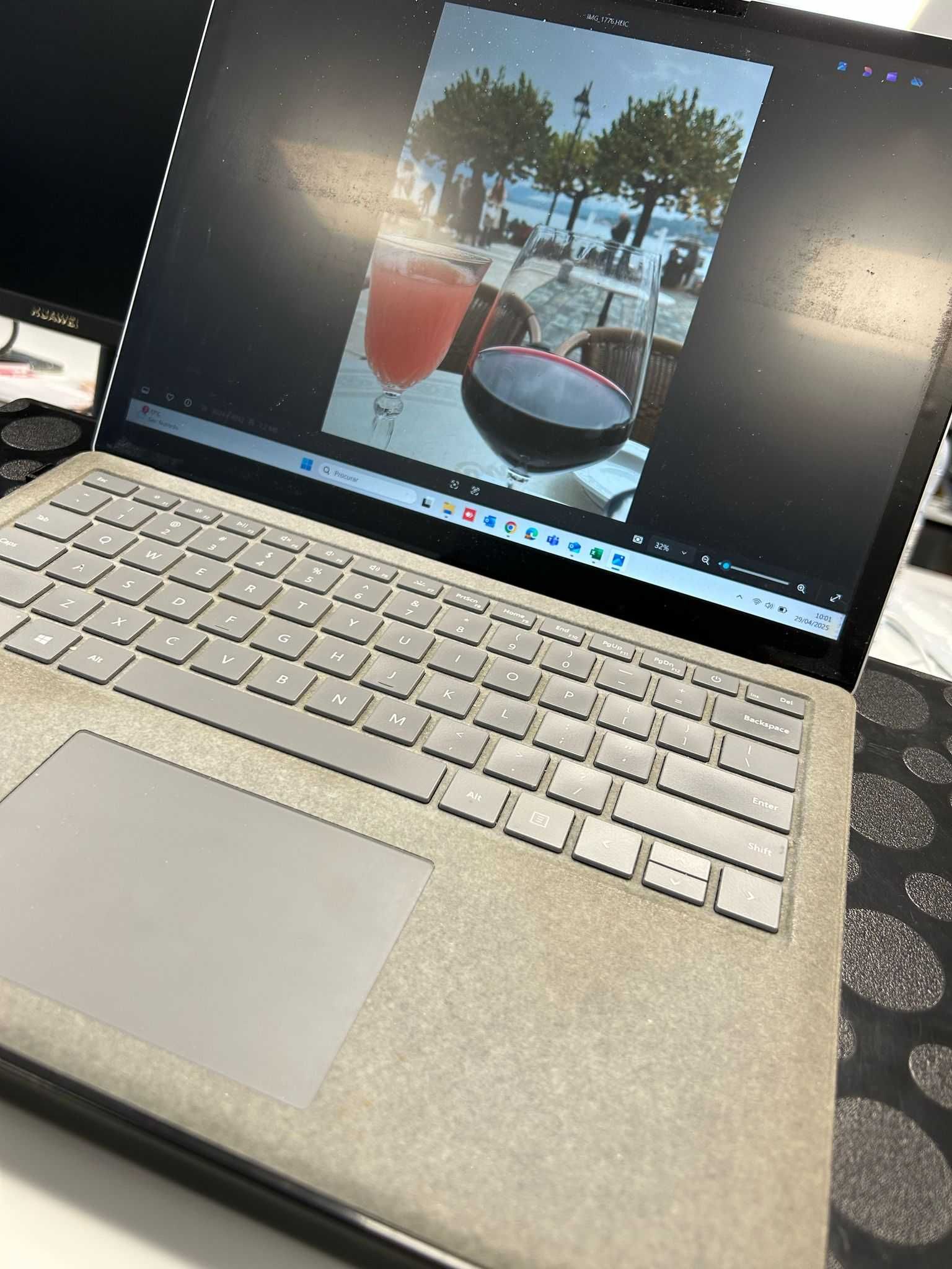 Microsoft Surface Laptop - 13.5" | Intel Core i5 | 8GB RAM | 256GB SSD