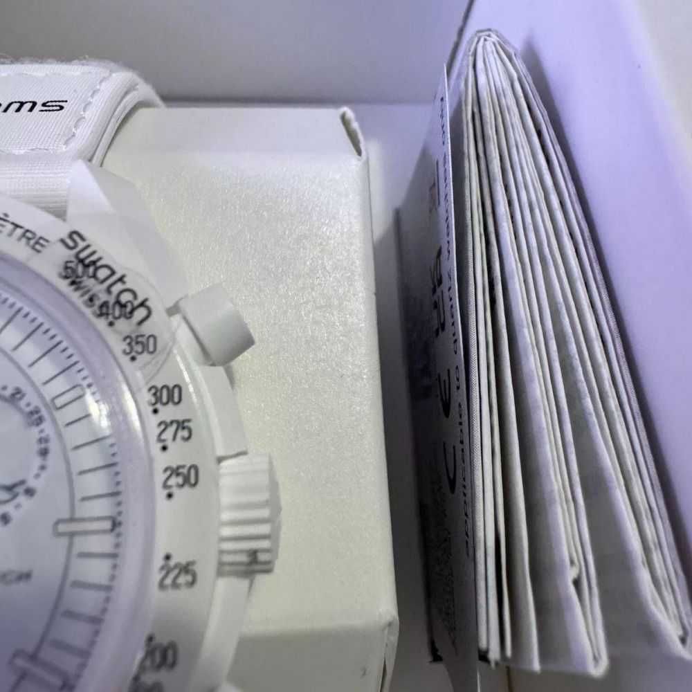Zegar SO33W700 – Omega, Swatch i Snoopy Moonphase