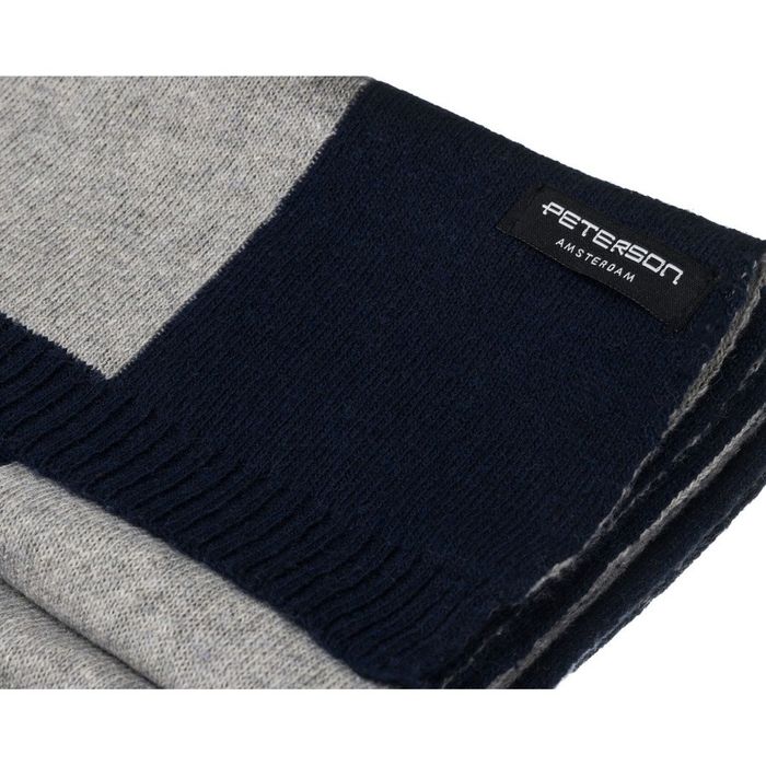 modny szal na zimę o minimalistycznym wzorze - peterson