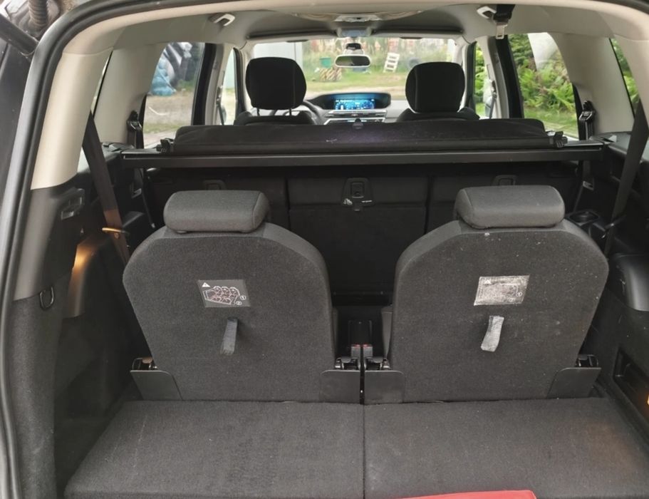 Wynajem auta 7 osobowego z hakiem 7 osób