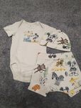 Komplecik na lato H&M body+spodenki+czapeczka