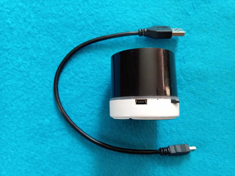 Портативная (мниатюрная) блютуз (Bluetooth) колонка с кабелем USB