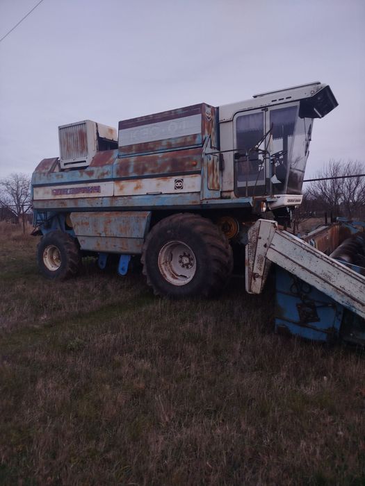 Комбайн Славутич КЗС-9-1