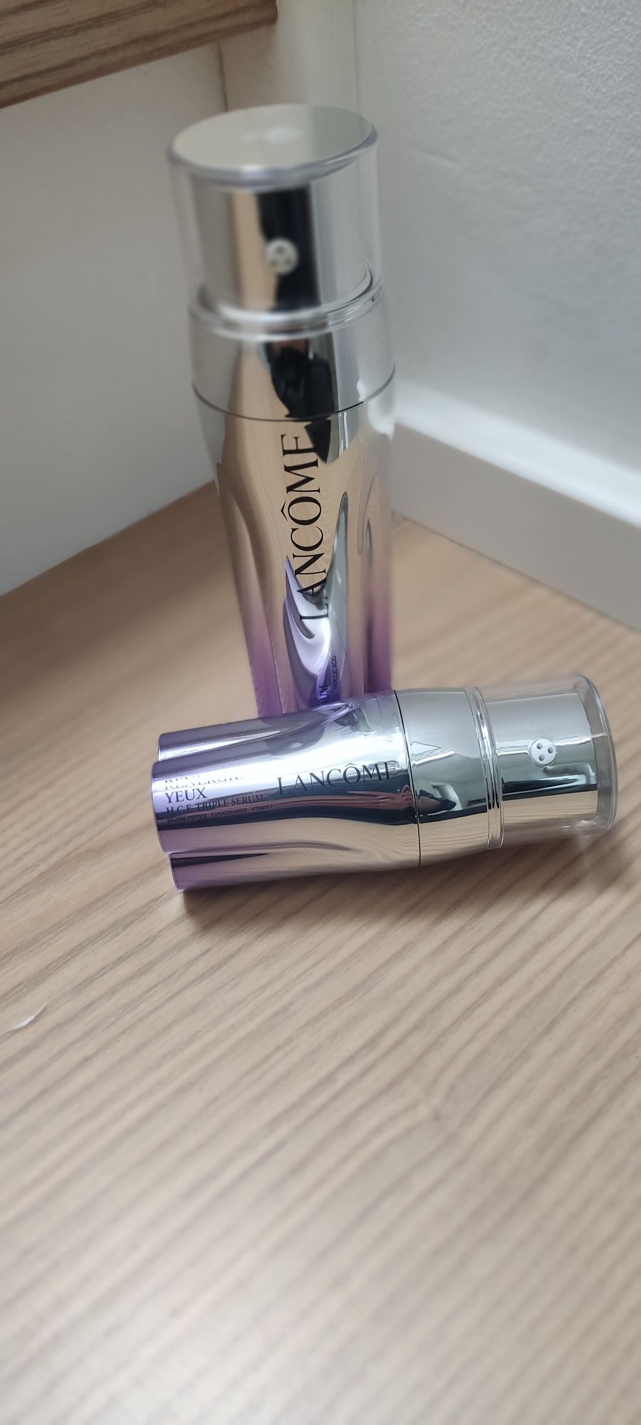 Lancôme serum do twarzy 50 ml+ serum pod oczy 20 ml.
Przywiezione z Fr