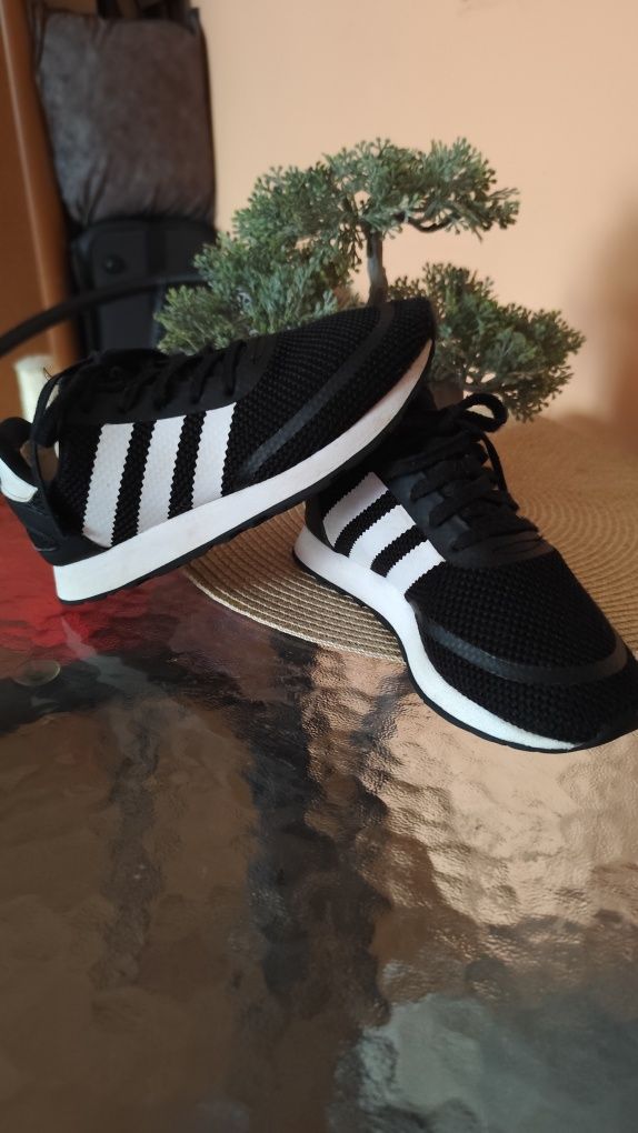 Продам кроссовки Adidas оригинал