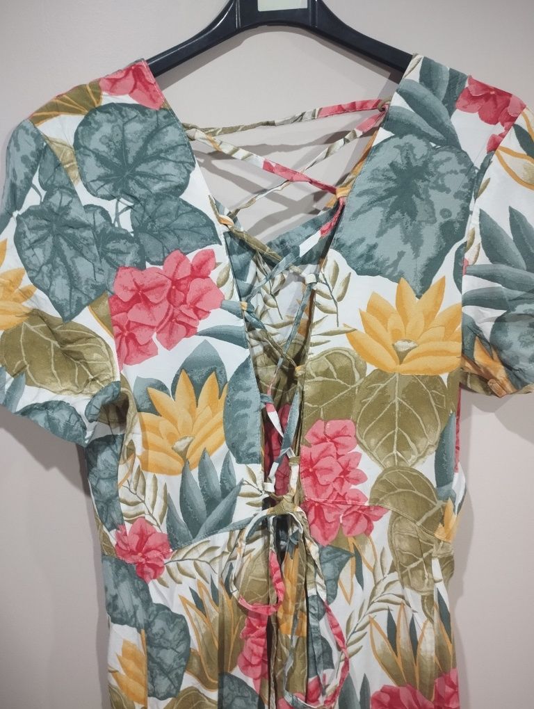 Letnia sukienka w kwiaty/Rozmiar S-L