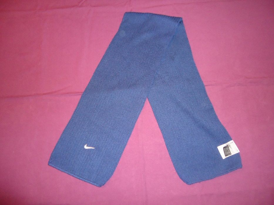 Conjunto azul da Nike: Gorro e Cachecol