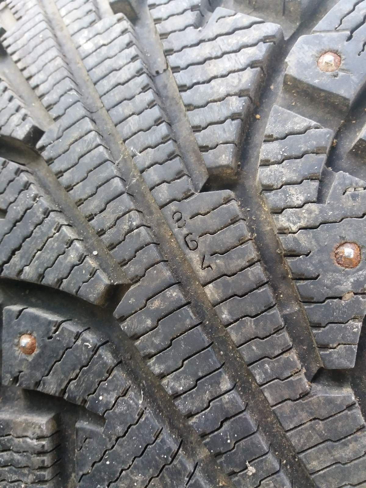 Шины зима Nokian Hakkapeliitta 275 40 R20 21 год. как новые.45