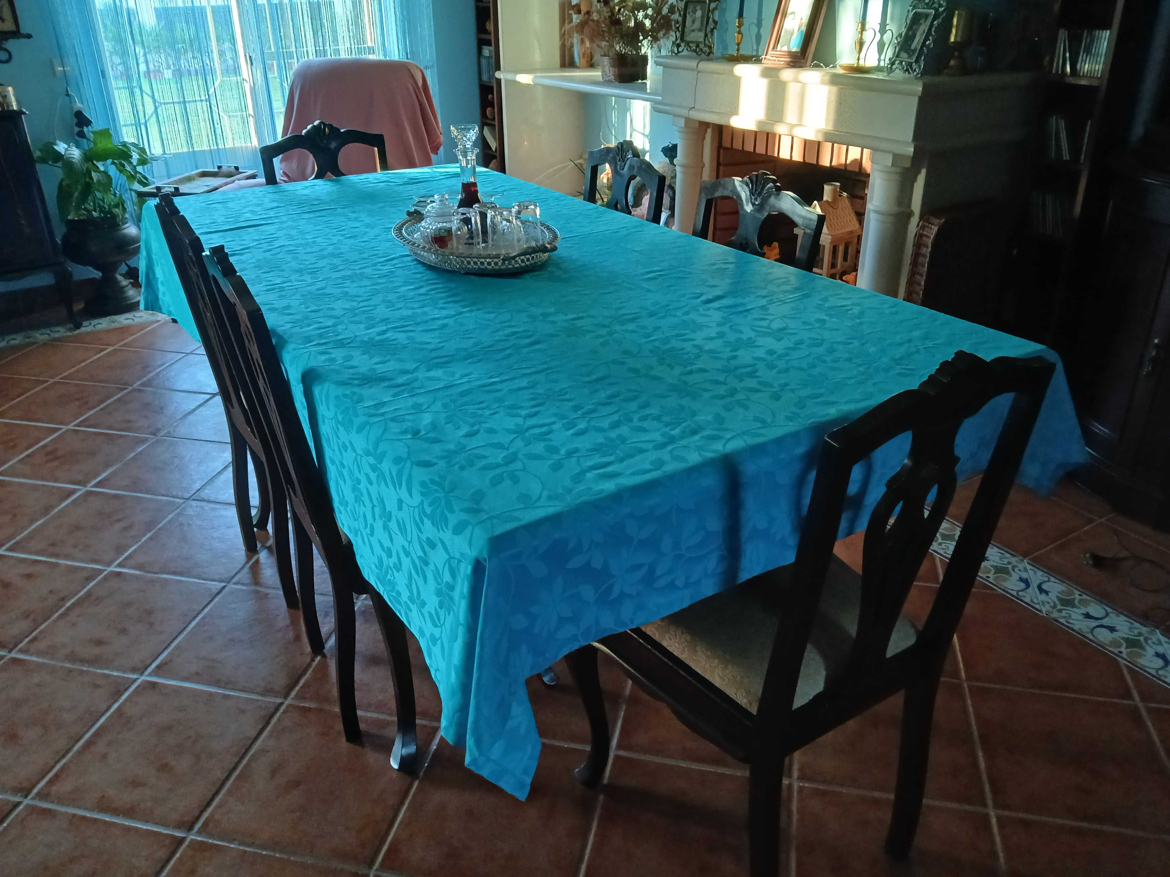 Mesa Queen Anne extensível  e 6 cadeiras
