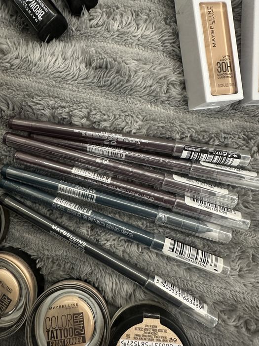 Нова косметика Maybelline помада консилер олівець