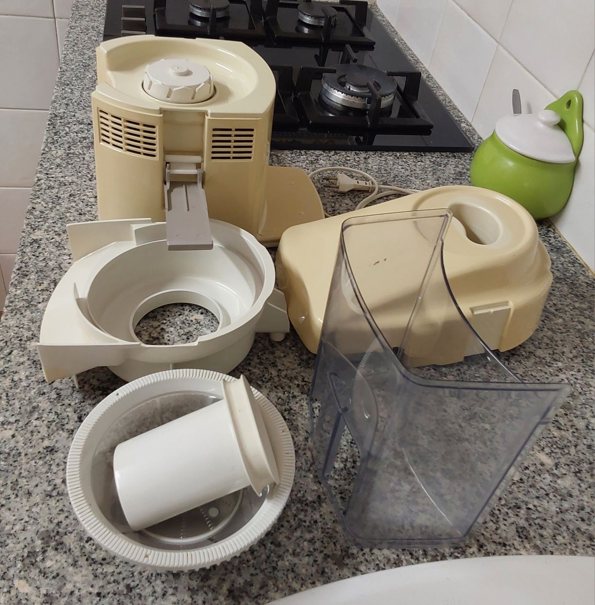 CENTRIFUGADORA,SUMOS,UTILIDADE para CASA.Cozinha,emprego.Separa tudo.