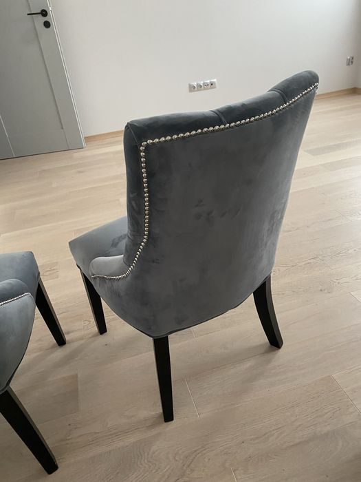 Krzesła  tapicerowane chesterfield