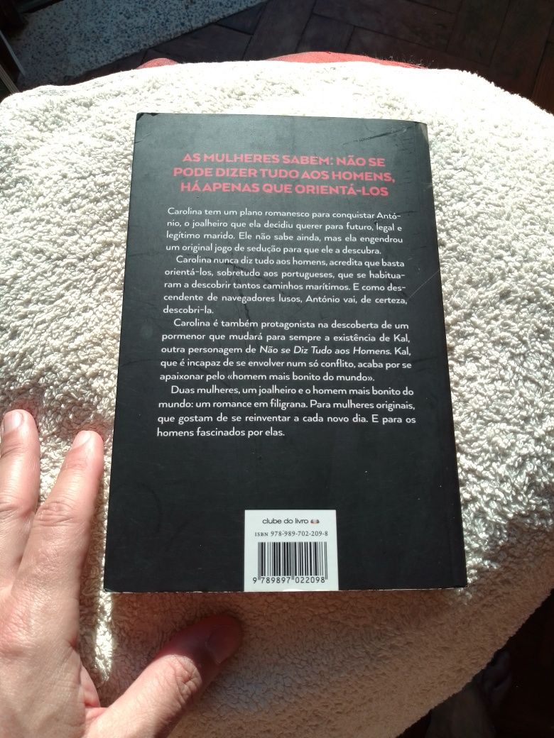 Não se diz tudo aos Homens-Andreia Onofre-Clube Livro-8E-Paz-3EDesde3E