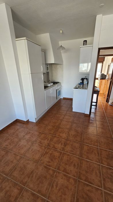 Alugo t2 quarteira anual