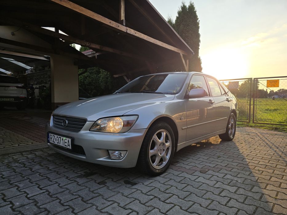 Lexus IS200  hak (rezerwacja do 19.10.2025)