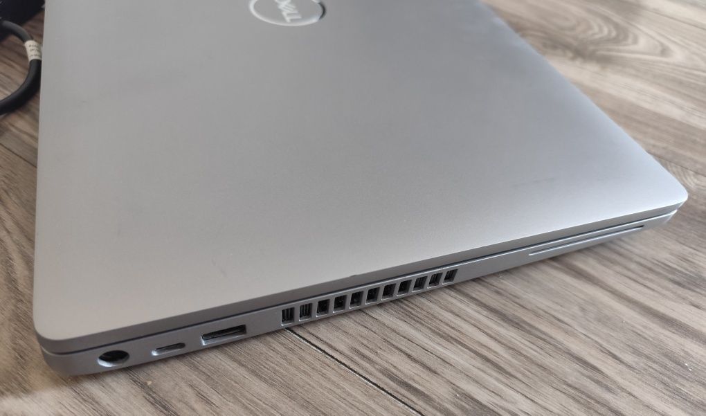Dell Latitude 5511 | i5-10400H | 16GB RAM | SSD 512GB | FHD | Stacja