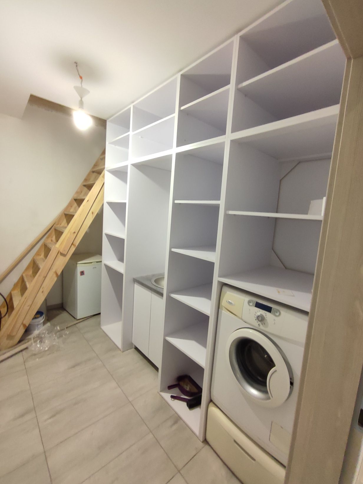 Meble pod wymiar,szafy przesuwne,szafy wolnostojące,kuchnie,garderoby