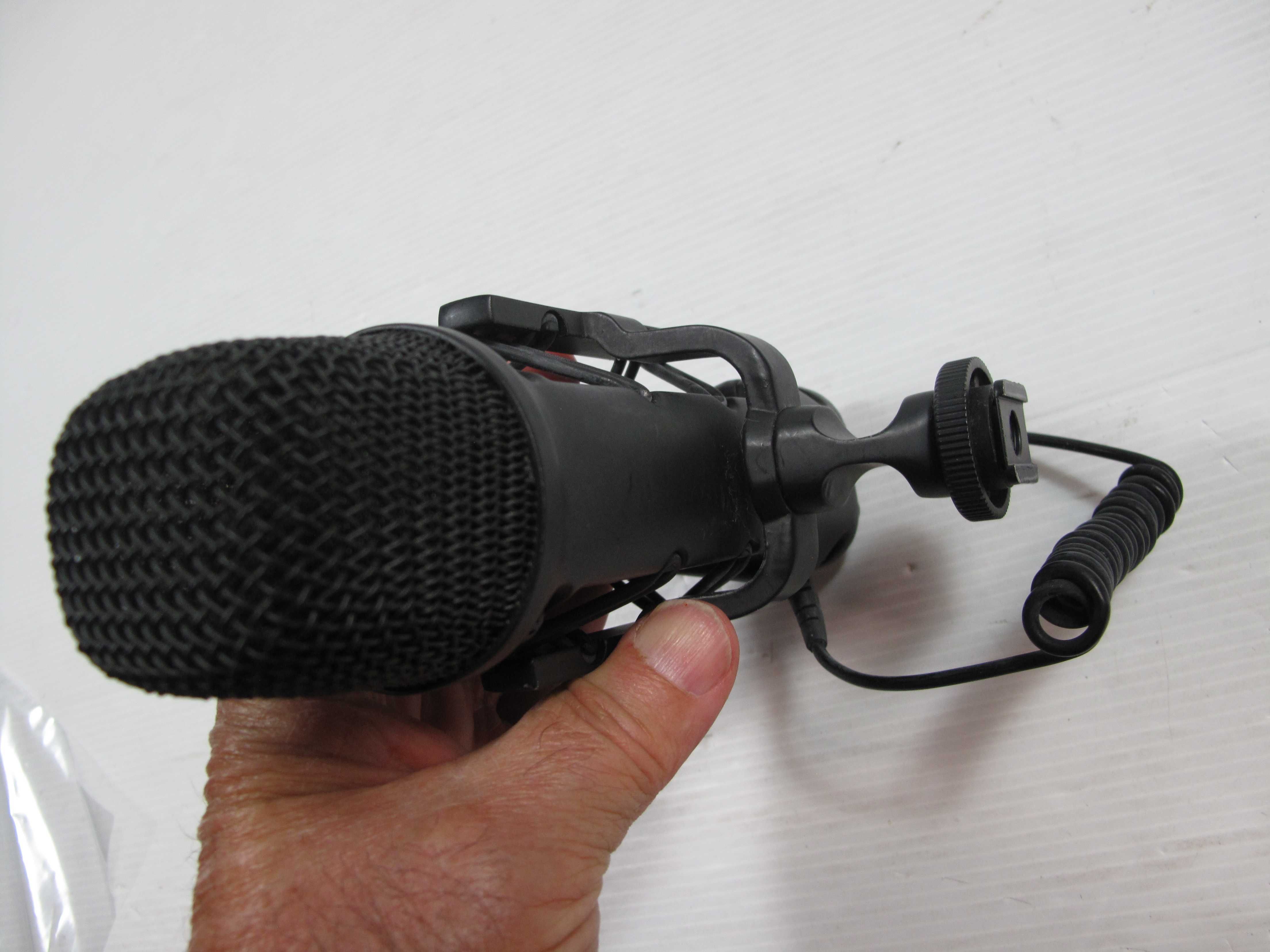 Microfone estéreo Rode SVM 3594 com acessório de movimento para Tripé