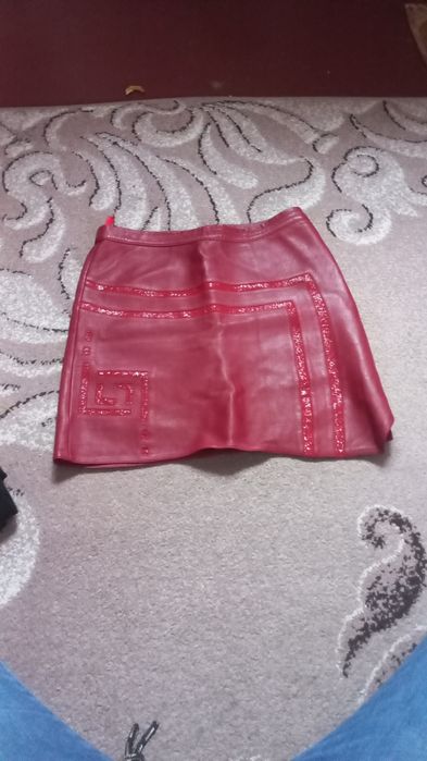 Продам юбку червоного кольору
