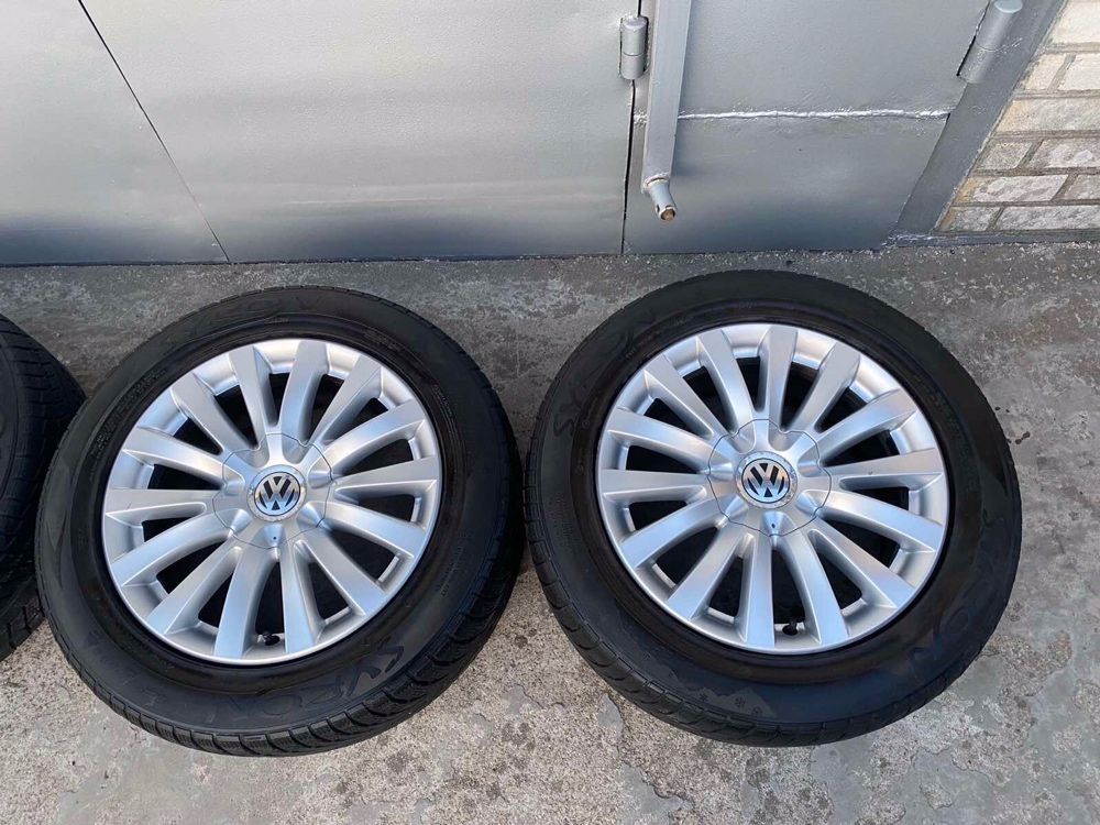 Продам комплект идеальных ОРИГИНАЛЬНЫХ дисков VW R17 зимней резино