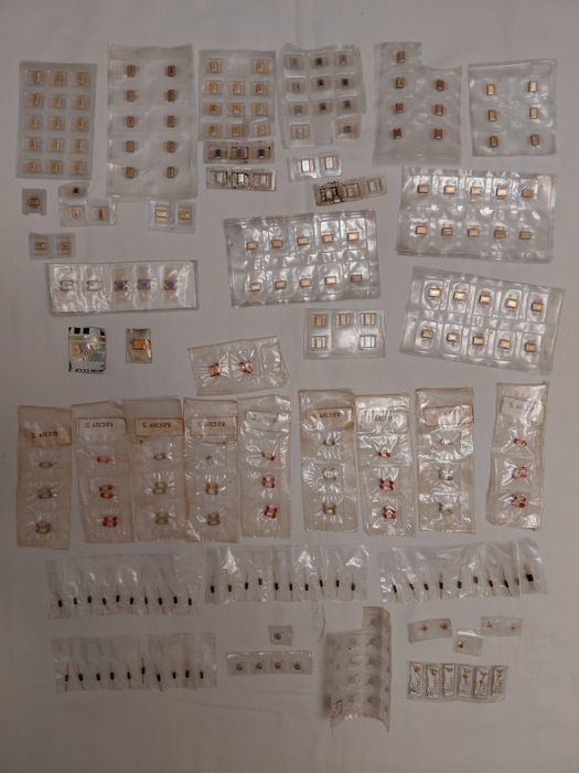 Радіодеталі по фотографіях. Мікросхеми, транзистори, діоди.