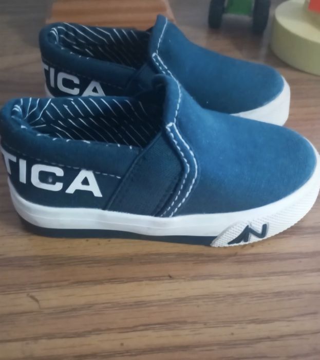 Sapatos novos menino