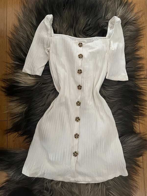 Biała sukienka z guzikami vintage
