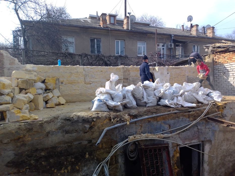 Каменьщики   Кладка газобетона . Кладка кирпича.  Бетонные работы