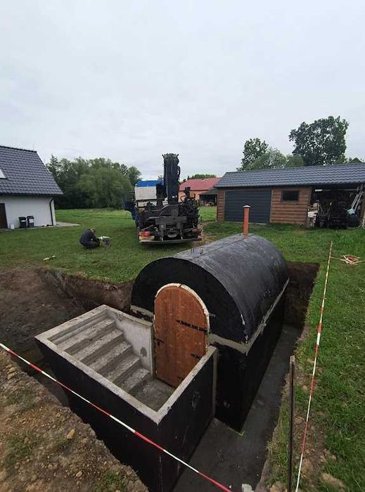 Betonowa piwniczka ogrodowa bunkier ziemianka spiżarka piwnica schron