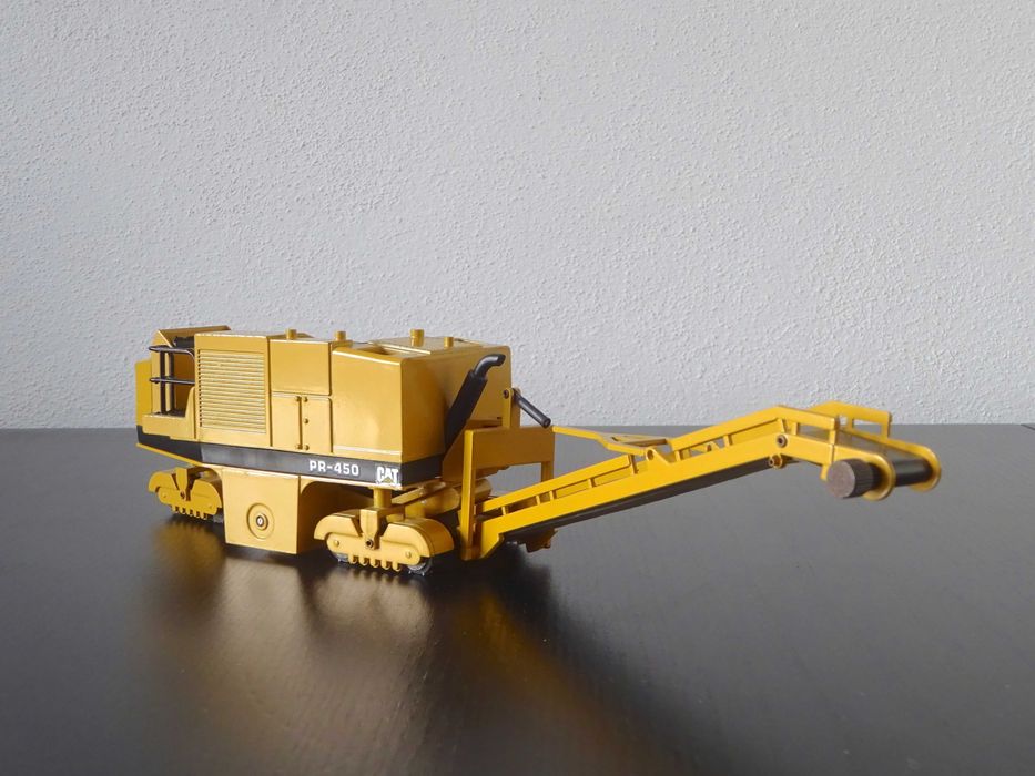 1:50 NZG 299 CAT PR 450 Cold Miller