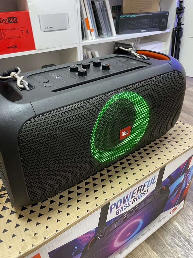 Караоке JBL PartyBox On The Go Black з мікрофоном 6 годин