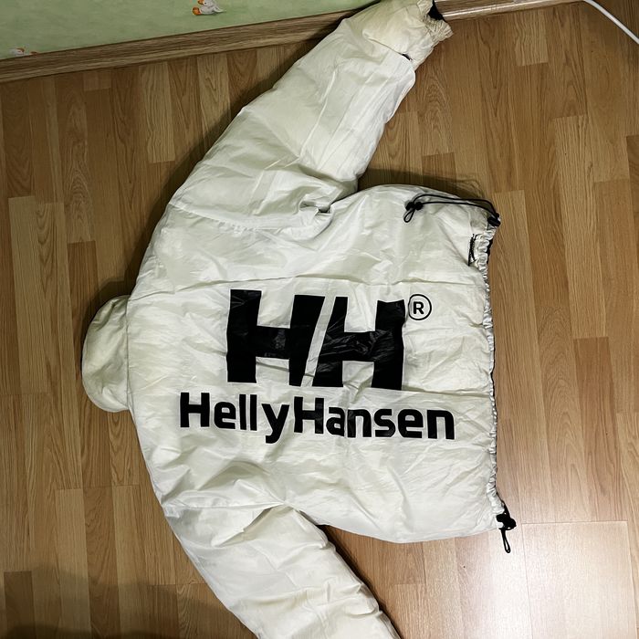 Пуховик Helly Hansen